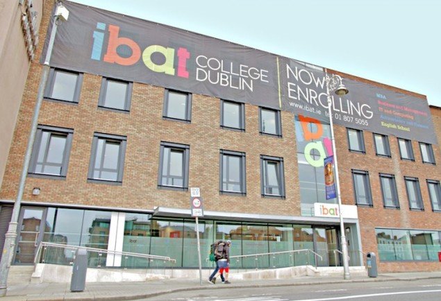 Fachada de um dos campus da IBAT | Intercâmbio em Dublin