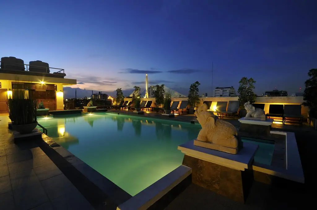 Rambuttri Village Plaza